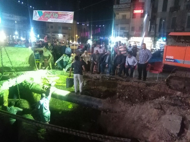 بالصور.. انتهاء إحلال وتجديد خط مياه بالغربية في 36 ساعة