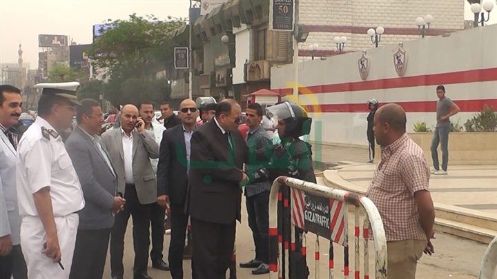 مدير أمن الجيزة يتفقد خدمات تأمين نادى الزمالك.. وضبط 21 من ألتراس «وايت نايتس»