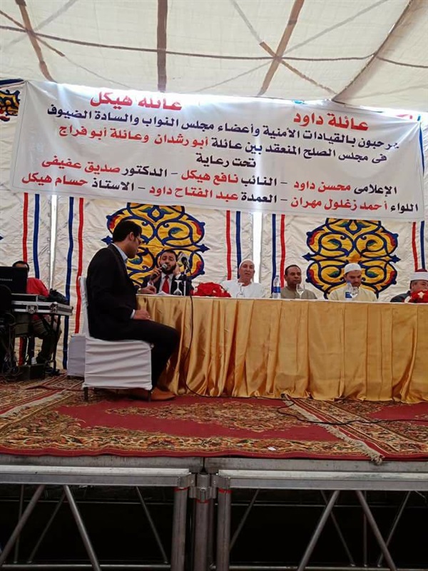 بالصور.. كفن ودية ينهيان خصومة ثأرية بين عائلتين بالبدرشين بحضور أمنى مكثف