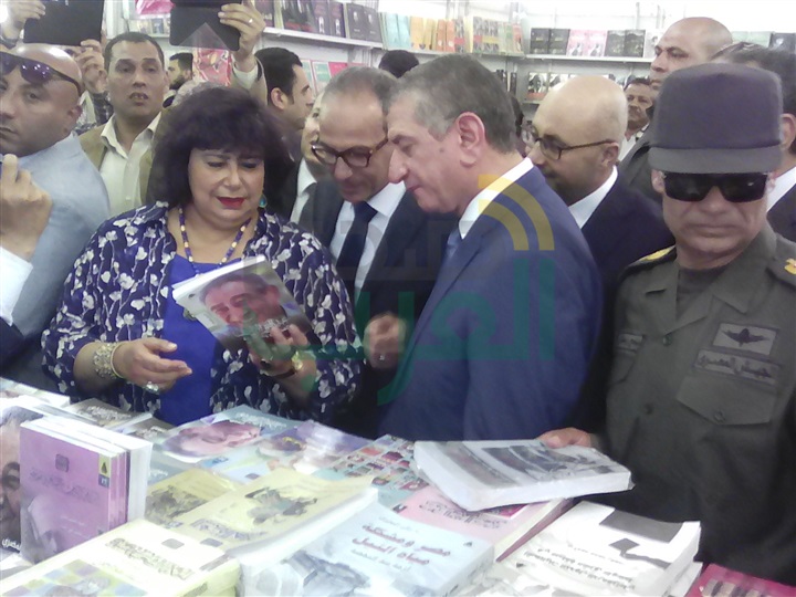 بالصور.. وزيرة الثقافة ومحافظ كفر الشيخ يفتتحان معرض دسوق للكتاب