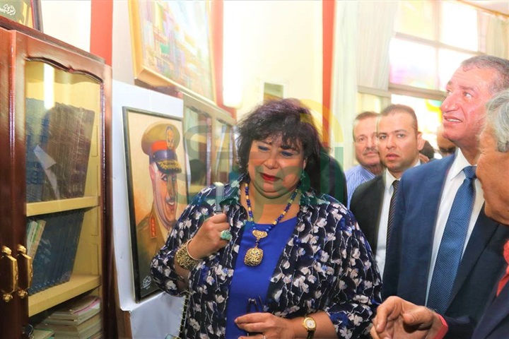 بالصور.. وزيرة الثقافة ومحافظ كفر الشيخ يفتتحان معرضًا الفنون التشكيلية 