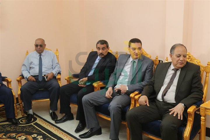بالصور.. محافظ كفرالشيخ ومدير الأمن يضعان إكليل الزهورعلى قبرالجندى المجهول فى ذكرى تحرير سيناء