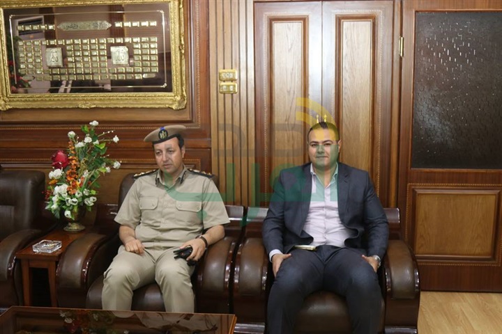 بالصور.. محافظ كفرالشيخ ومدير الأمن يضعان إكليل الزهورعلى قبرالجندى المجهول فى ذكرى تحرير سيناء