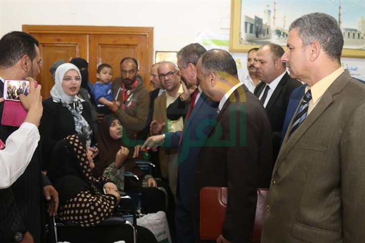 بالصور.. محافظ كفر الشيخ يوزع 9 كراسى متحركة وشهادات "أمان" على ذوى الاحتياجات الخاصة 