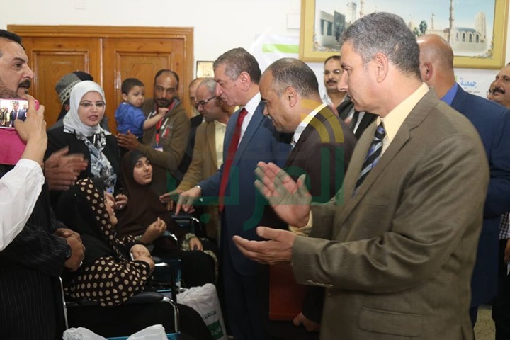 بالصور.. محافظ كفر الشيخ يوزع 9 كراسى متحركة وشهادات "أمان" على ذوى الاحتياجات الخاصة 