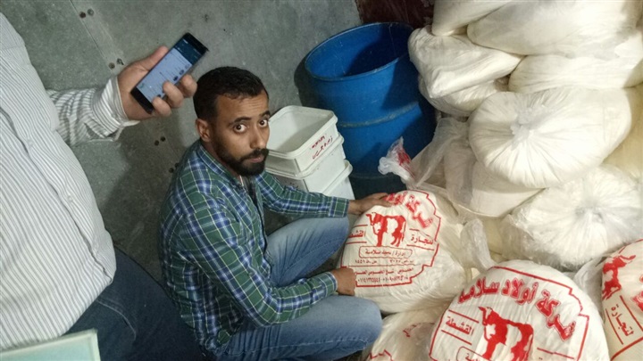 إعدام طن منتجات لحوم والبان فاسدة بالخانكة   