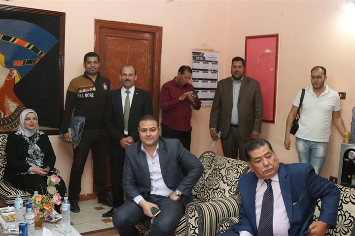 بالصور.. مدير أمن كفر الشيخ يضع الزهورعلى قبرالجندي المجهول فى ذكرئ سيناء