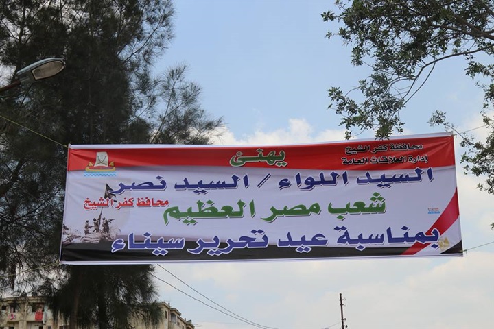بالصور.. مدير أمن كفر الشيخ يضع الزهورعلى قبرالجندي المجهول فى ذكرئ سيناء