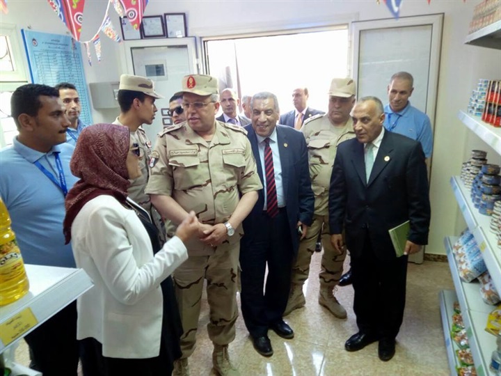 بالصور...محافظ كفر الشيخ يتابع تجهيزات منفذ "مشروعات الخدمة الوطنية" بالحامول