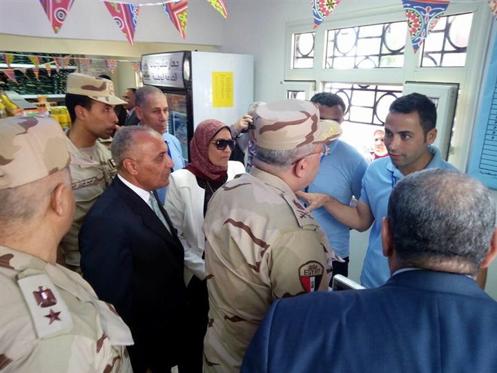 بالصور...محافظ كفر الشيخ يتابع تجهيزات منفذ "مشروعات الخدمة الوطنية" بالحامول