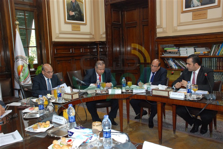 وزير الزراعة يكلف مدير الهيئة بسرعة اتخاذ الاجراءات للتيسير علي المنتفعين وزير الزراعة يكلف مدير الهيئة بسرعة اتخاذ الاجراءات للتيسير علي المنتفعين