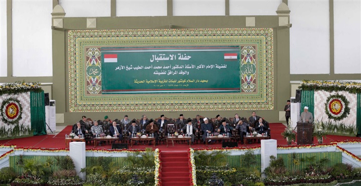 استقبال غير مسبوق للإمام الأكبر خلال زيارته لكلية "دار السلام كونتور للبنات"