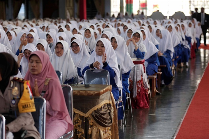 استقبال غير مسبوق للإمام الأكبر خلال زيارته لكلية "دار السلام كونتور للبنات"