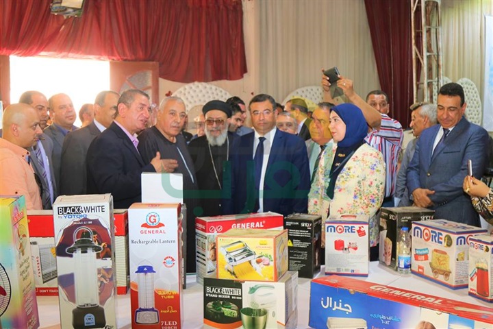 بالصور.. محافظ كفر الشيخ يفتتح معرض "مشروعك" بدسوق 