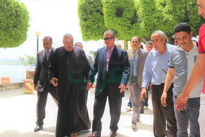 بالصور.. محافظ كفر الشيخ يفتتح معرض "مشروعك" بدسوق 