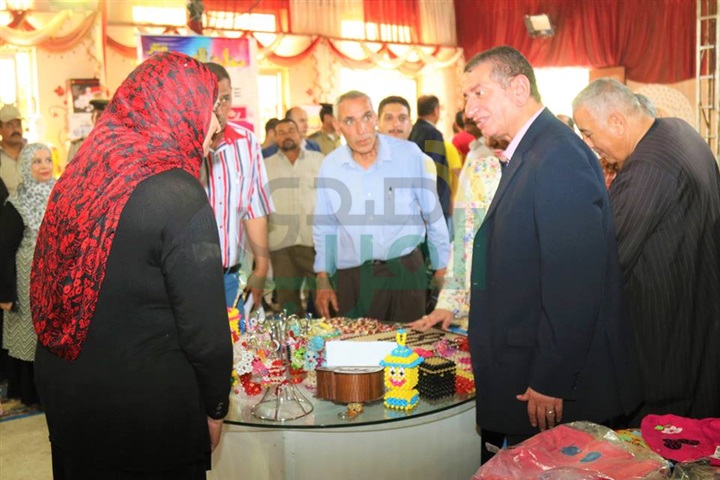 بالصور.. محافظ كفر الشيخ يفتتح معرض "مشروعك" بدسوق 