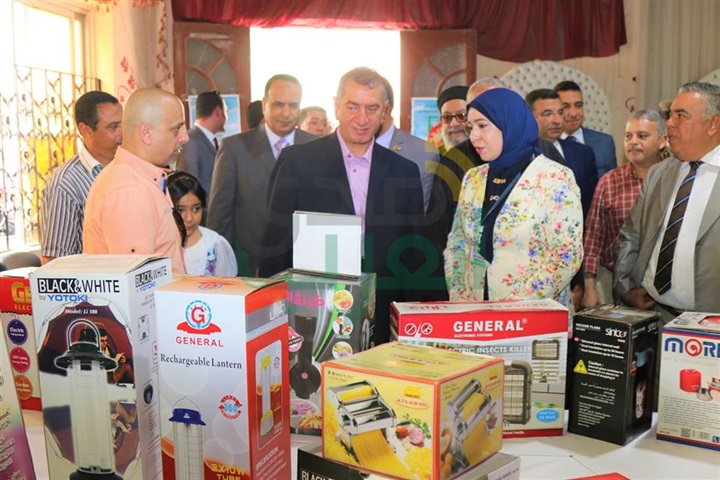 بالصور.. محافظ كفر الشيخ يفتتح معرض "مشروعك" بدسوق 