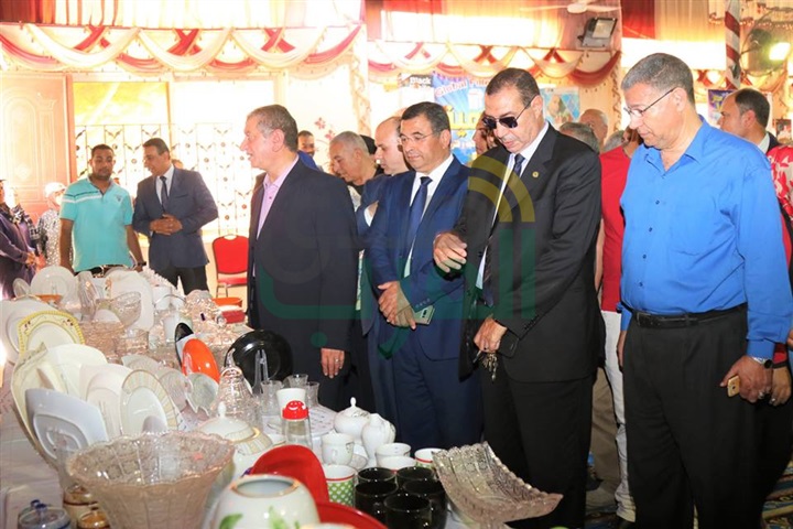 بالصور.. محافظ كفر الشيخ يفتتح معرض "مشروعك" بدسوق 