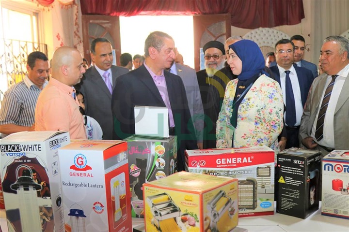 بالصور.. محافظ كفر الشيخ يفتتح معرض "مشروعك" بدسوق 