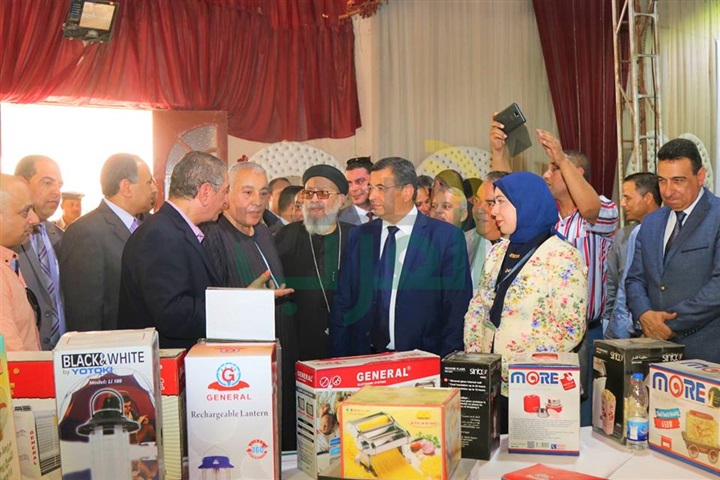 بالصور.. محافظ كفر الشيخ يفتتح معرض "مشروعك" بدسوق 