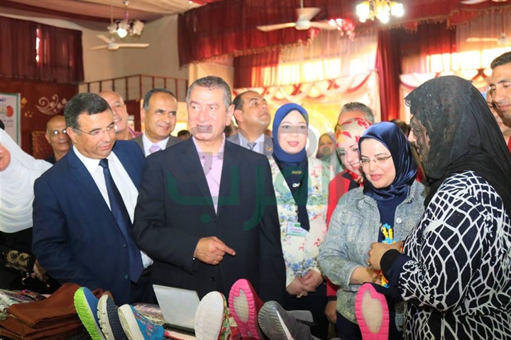 بالصور.. محافظ كفر الشيخ يفتتح معرض "مشروعك" بدسوق 