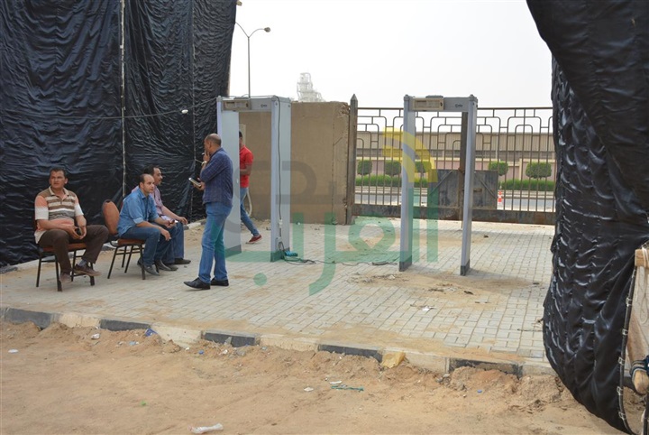 بالصور.. إجراءات أمنية مشددة قبيل بدء حفل جنات والعسيلى بالكندية بالصور.. إجراءات أمنية مشددة قبيل بدء حفل جنات والعسيلى بالكندية