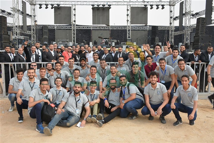 بالصور.. إجراءات أمنية مشددة قبيل بدء حفل جنات والعسيلى بالكندية بالصور.. إجراءات أمنية مشددة قبيل بدء حفل جنات والعسيلى بالكندية