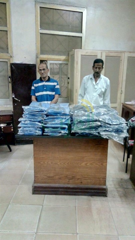 عامل وامين مخزن يسرقون العهدة المدرسية بطنطا