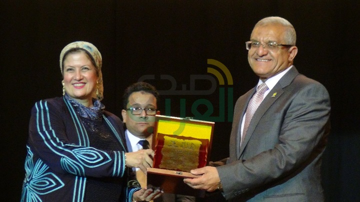 رئيس جامعة المنيا يشهد حفل تخرج الدفة الـ 16 لطب أسنان المنيا