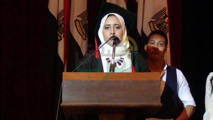 رئيس جامعة المنيا يشهد حفل تخرج الدفة الـ 16 لطب أسنان المنيا