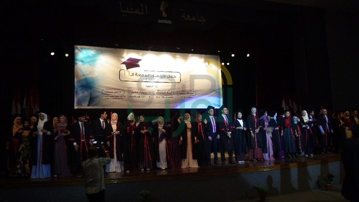 رئيس جامعة المنيا يشهد حفل تخرج الدفة الـ 16 لطب أسنان المنيا