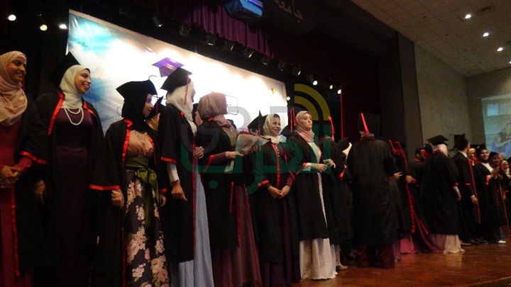 رئيس جامعة المنيا يشهد حفل تخرج الدفة الـ 16 لطب أسنان المنيا
