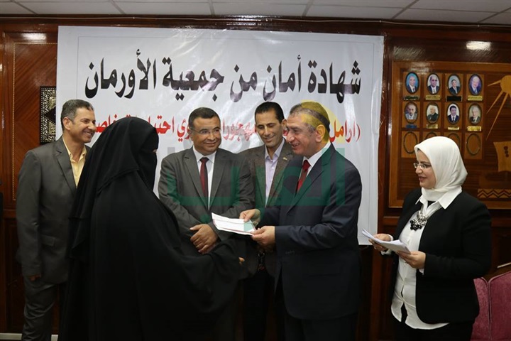 بالفيديو والصور..محافظ كفر الشيخ يوزع 25 وثيقة أمان علي الأسر الأولي بالرعاية