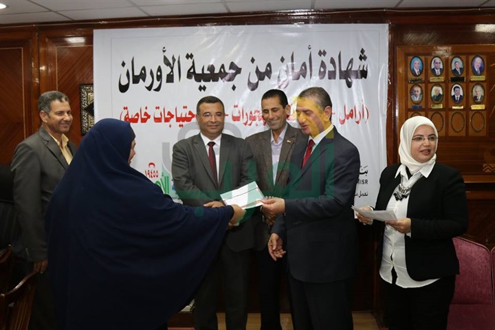 بالفيديو والصور..محافظ كفر الشيخ يوزع 25 وثيقة أمان علي الأسر الأولي بالرعاية