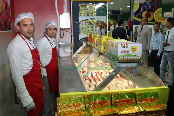 بالفيديو والصور..محافظ كفر الشيخ يفتتح معرض السلع الغذائية بغرب المدينة