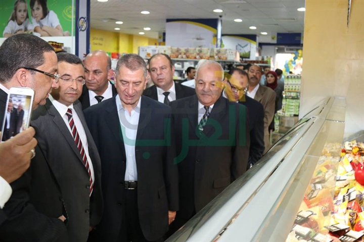 بالفيديو والصور..محافظ كفر الشيخ يفتتح معرض السلع الغذائية بغرب المدينة