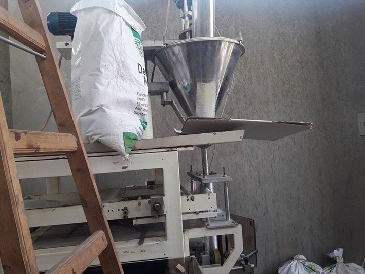 ضبط 5 مصانع مبيدات حشرية زراعية واعلاف بدون ترخيص بالشرقية 