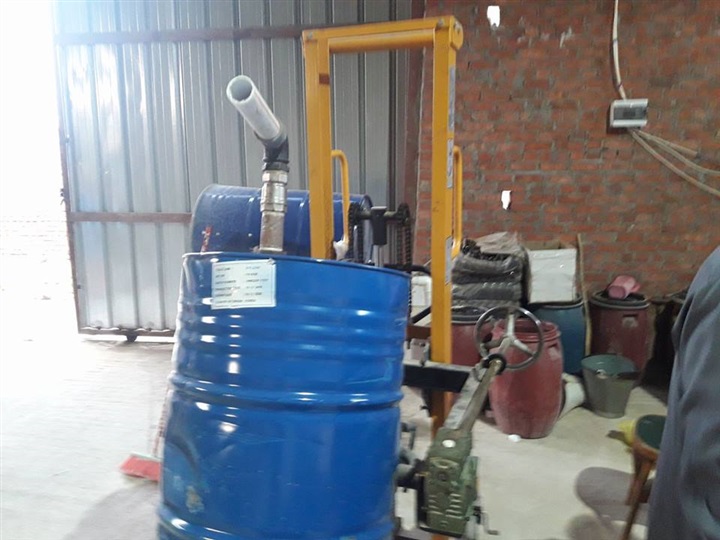 ضبط 5 مصانع مبيدات حشرية زراعية واعلاف بدون ترخيص بالشرقية 