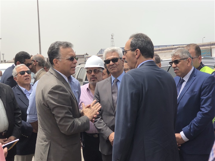 بالصور.. "عرفات" يتفقد المرحلة الأخيرة من كبري الدخلية اليوم