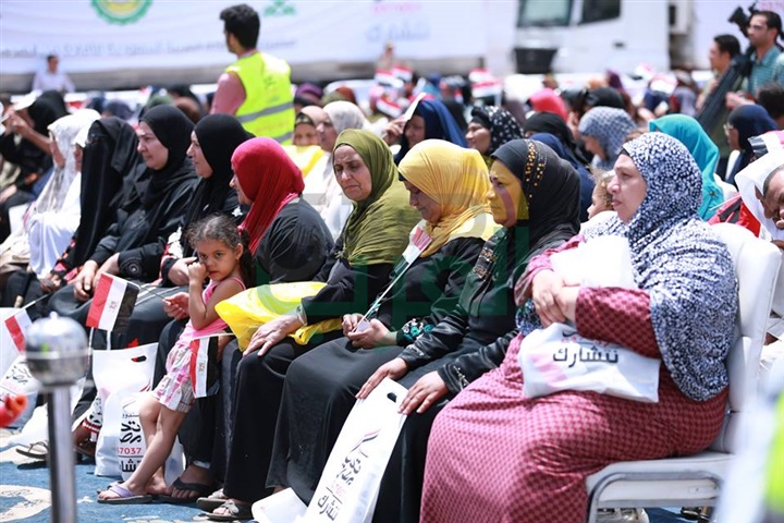 بالصور.." صندوق تحيا مصر" يوزع 100 طن لحوم و265 طن مواد غذائية علي 524 ألف مواطن بكفر الشيخ