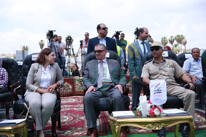 بالصور.." صندوق تحيا مصر" يوزع 100 طن لحوم و265 طن مواد غذائية علي 524 ألف مواطن بكفر الشيخ