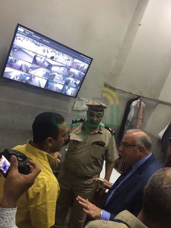 بالصور.. مدير أمن القليوبية يتفقد محطتى مترو 
