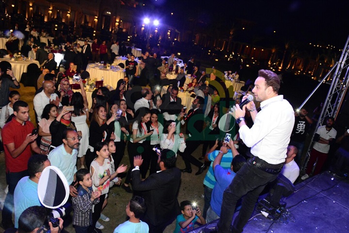 بالصور .. مصطفى قمر يتألق في الحفل الغنائي المقام بفندق مينا هاوس بالهرم