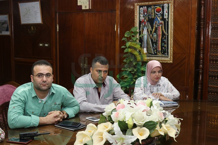 بالصور.. محافظ كفر الشيخ يستقبل مندوبى المنطقة الشمالية العسكرية لفتح 3 معارض للسلع الغذائية 