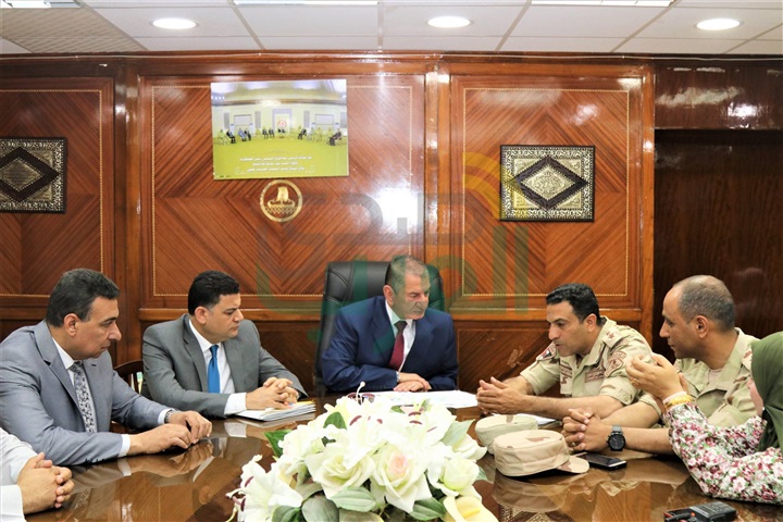 بالصور.. محافظ كفر الشيخ يستقبل مندوبى المنطقة الشمالية العسكرية لفتح 3 معارض للسلع الغذائية 