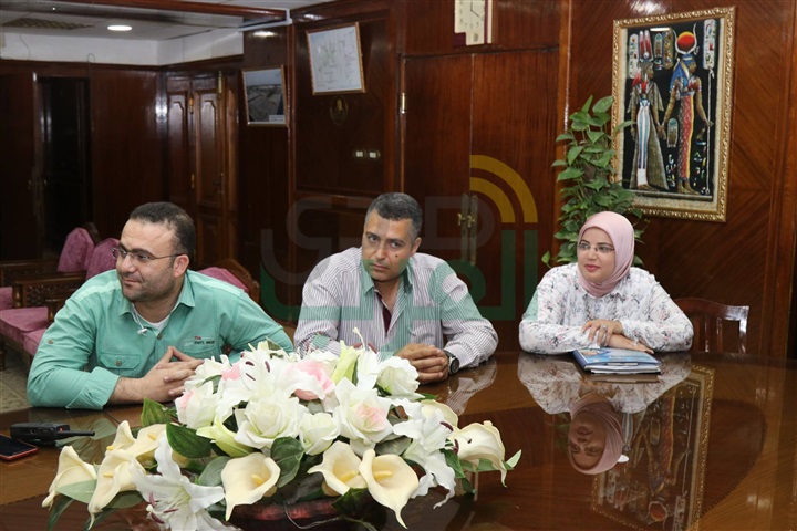 بالصور.. محافظ كفر الشيخ يستقبل مندوبى المنطقة الشمالية العسكرية لفتح 3 معارض للسلع الغذائية 