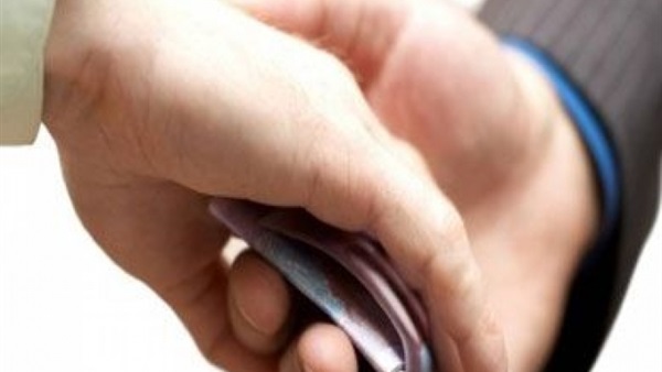 أمين شرطة يرفض رشوة