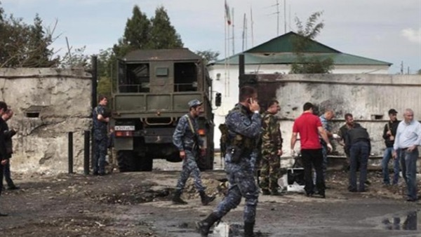 إصابة أربعة من رجال