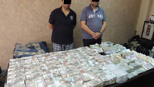 ضبط شخصين لقيامهما