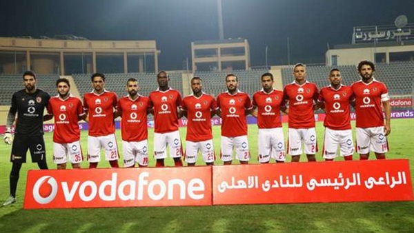 لاعبو الأهلي يرتدون